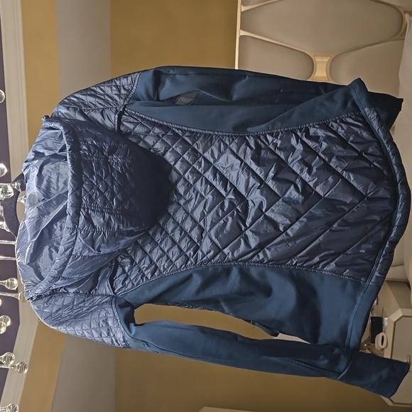 Athleta Women's Dark Green Quilted Puffer Jacket - Picture 7 of 16